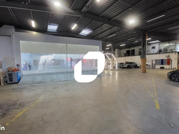 Local industriel 1 886 m² 