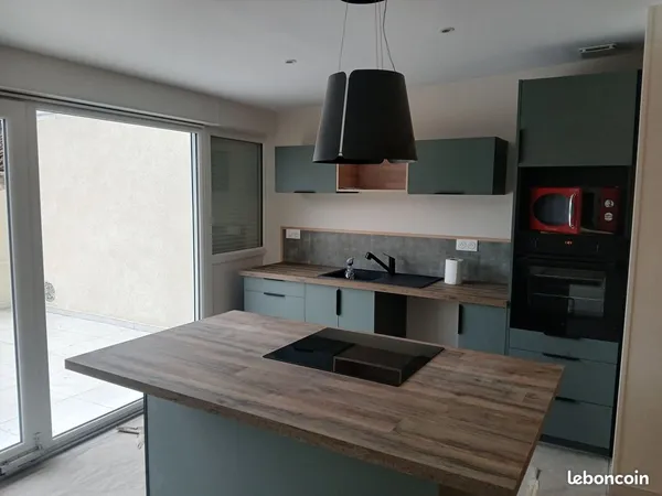 Loue duplex rénové avec terrasse 