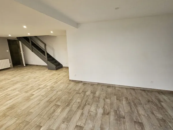 MAISON PIERRE RÉNOVÉE AVEC JARDIN ET GARAGE 