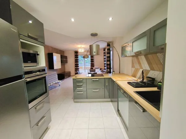 Appartement 4 pièces 77 m² 