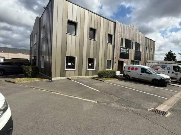 Bureaux 673 m² 