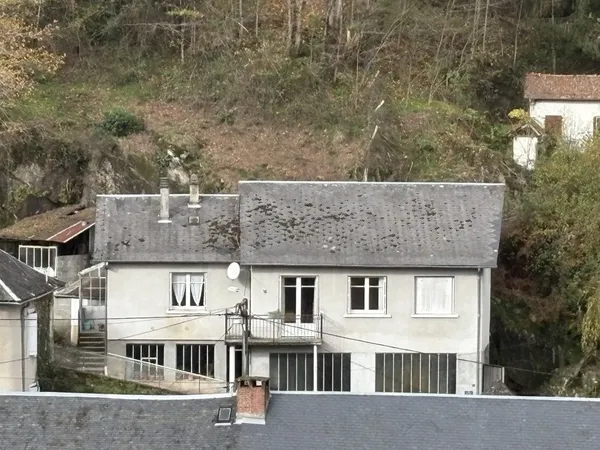 Sur les hauteurs du village de Vigeois, 5 mn accès A20, 25 m 