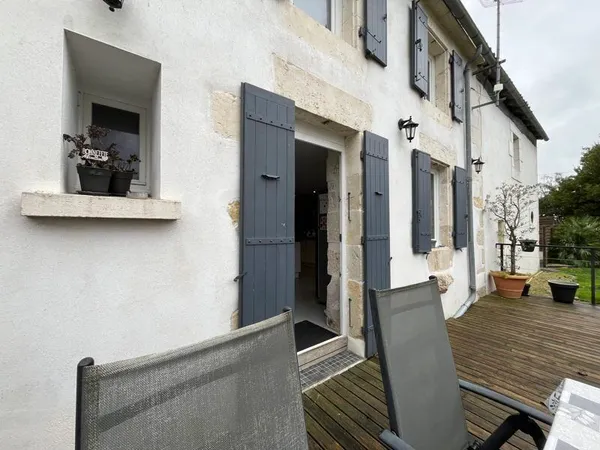 Maison en pierre de 9 pièces principales 