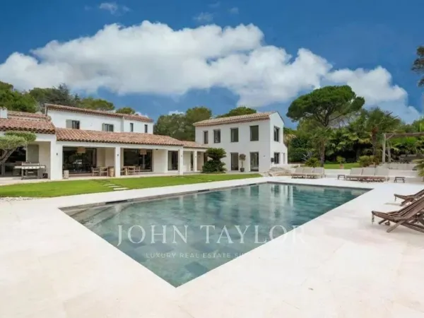 Élégante Villa de Prestige avec Maison d'Invités et Piscine - Ca 