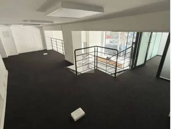 Boutique 2 pièces 342 m² 