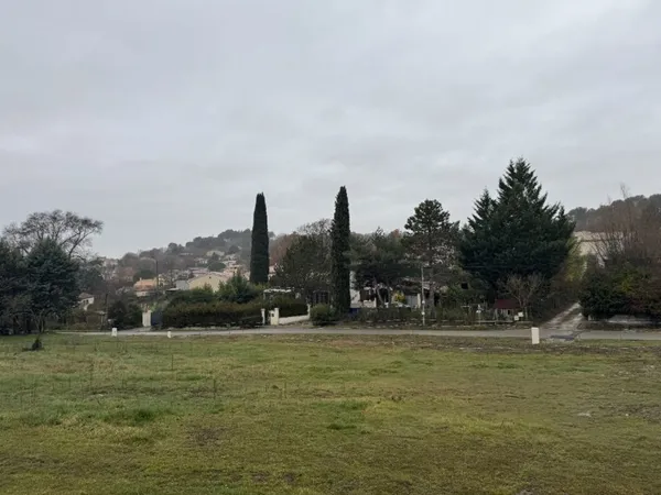 Terrain 811 m² 