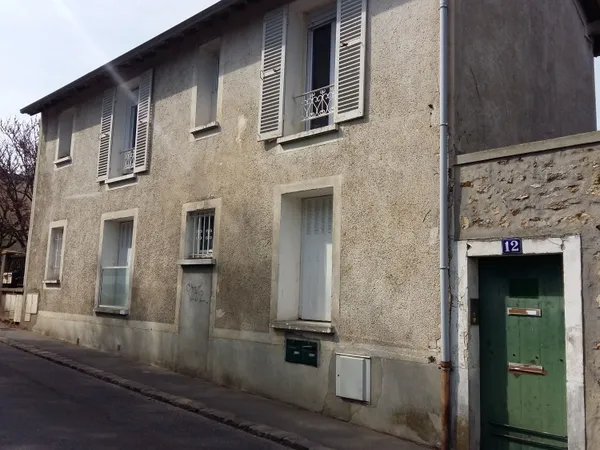 Location à Orsay 9100 d'un T2 de 35m² Carrez au premier étage dans charmante maison en meulière 
