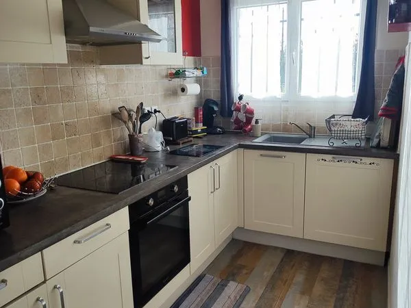 Villa T4 avec jardin, garage et piscine - secteur Roches grises 