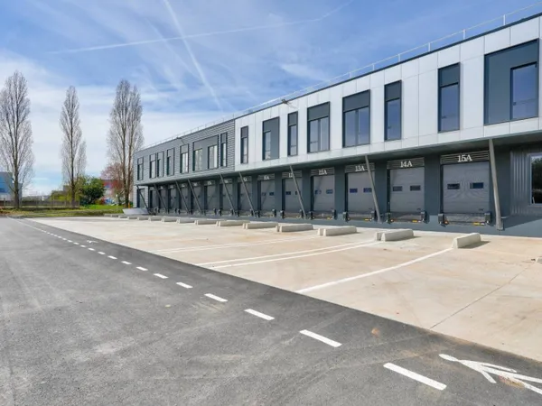 Entrepôt 2747 m² 