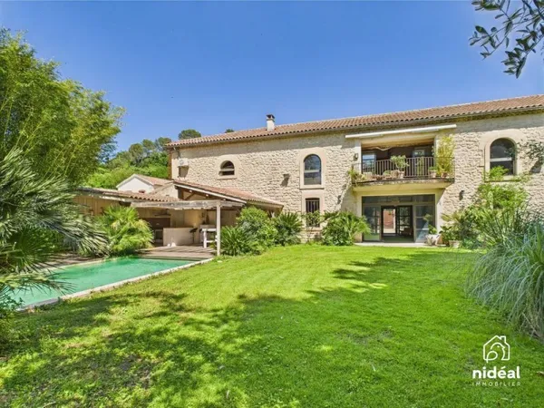 Maison 13 pièces 350 m²