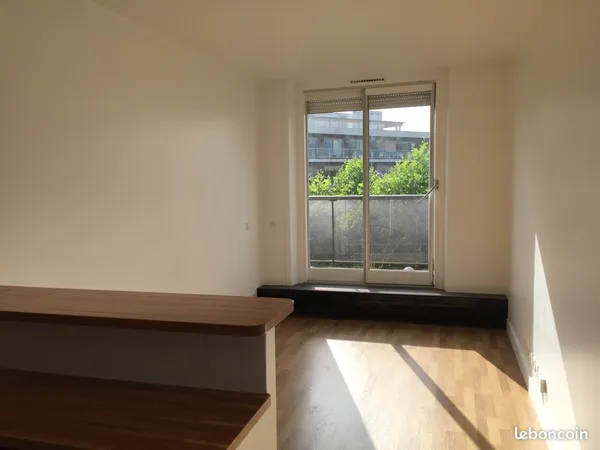 Beau Studio (21m2) à Neuilly-sur-Seine entièrement refait à neuf (secteur Lycée Pasteur / 