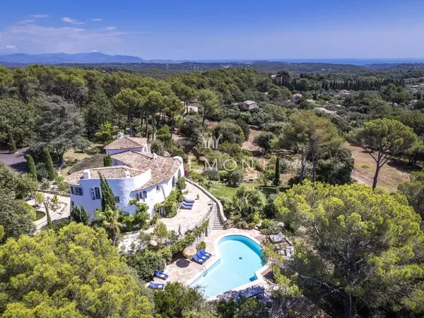 Villa 900 m² 