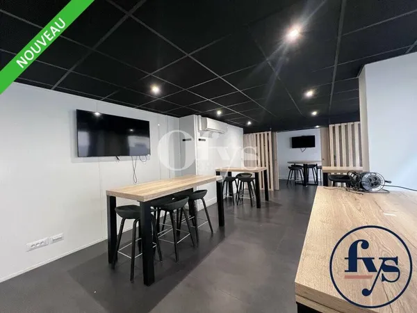 Local professionnel 572 m² 
