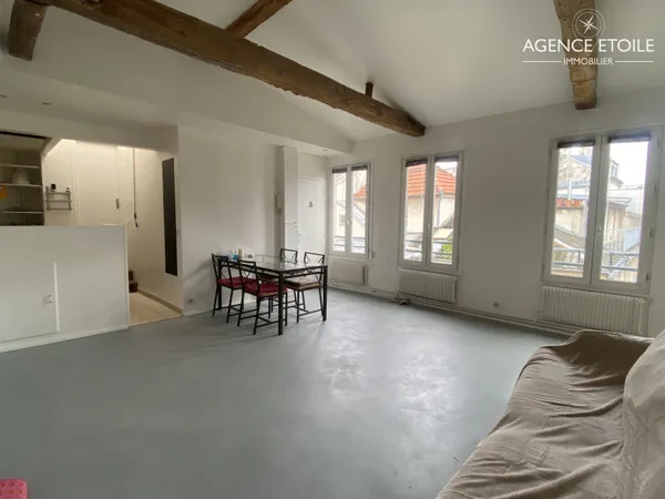 12ÈME PASSAGE DU GENIE : LOFT EN DEUX PIECES REFAIT NEUF 