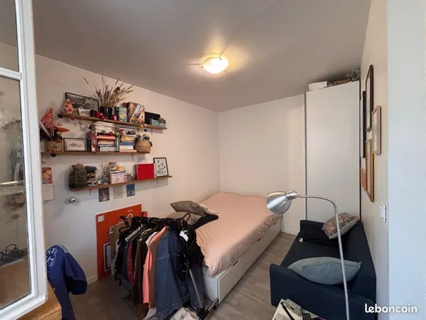 Charmant studio refait, calme et lumineux. Paris 10e - idéal premier achat 