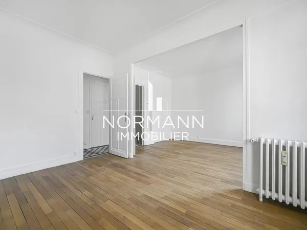 MAIRIE DE PUTEAUX - DERNIER ETAGE - 2 PIECES - BALCON /TERRASSE 