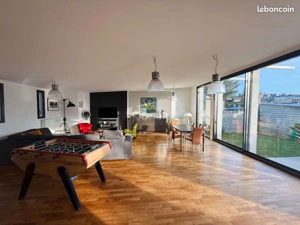 Maison 5 pièces 234 m² 