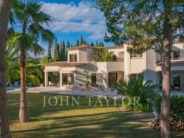 Villa provençale au calme absolu dans un domaine privé de Gairau 