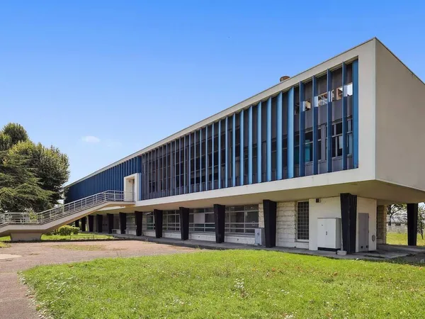 Local d'activité 2263 m² 