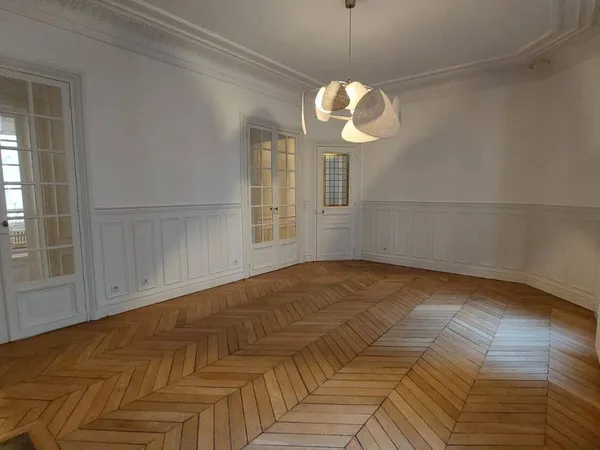 Appartement 7 pièces 196 m² 