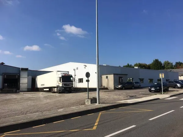 Entrepôt 3220 m² 