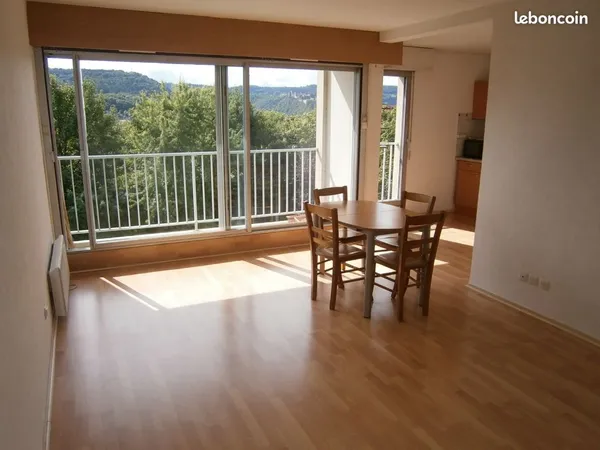 Studio 1 pièce 35 m² 