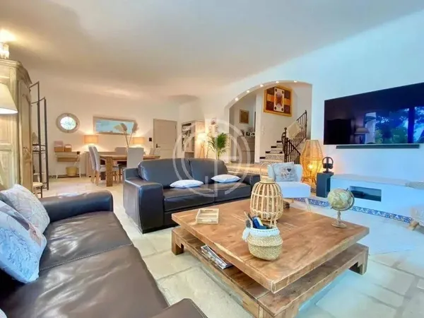 Villa 5 pièces 144 m² 