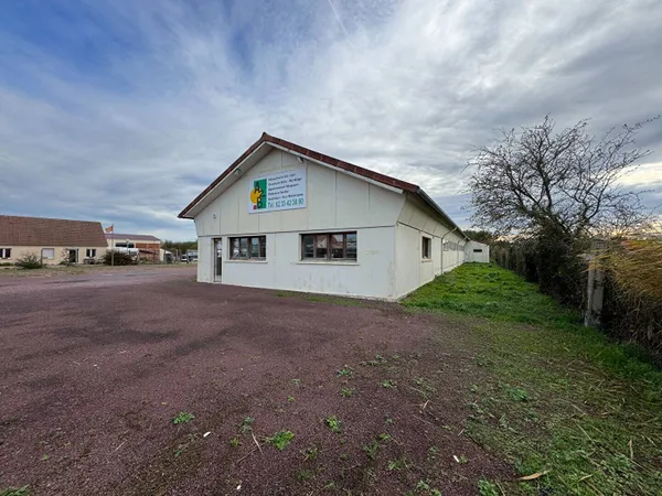 Entrepôt 925 m² 
