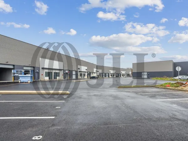 Local industriel 220 m² 