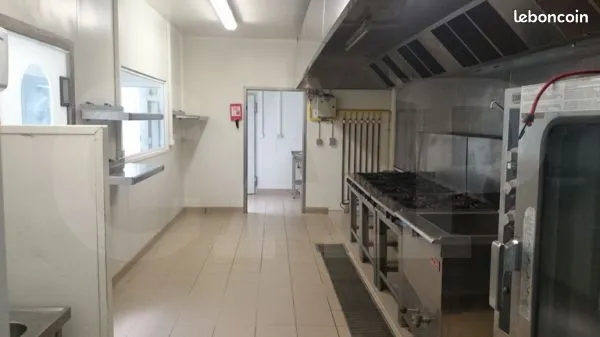 Local traiteur 334 m² 