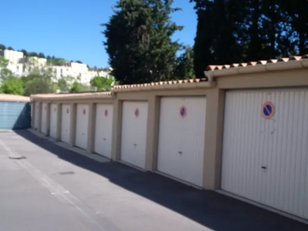 Garage extérieur 