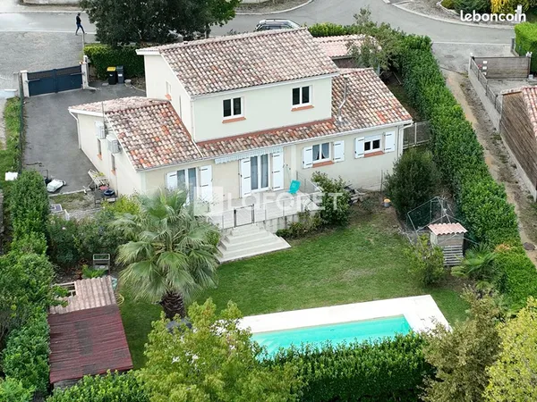 Propriété 6 pièces 147 m² 