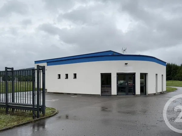 Local 243 m² 