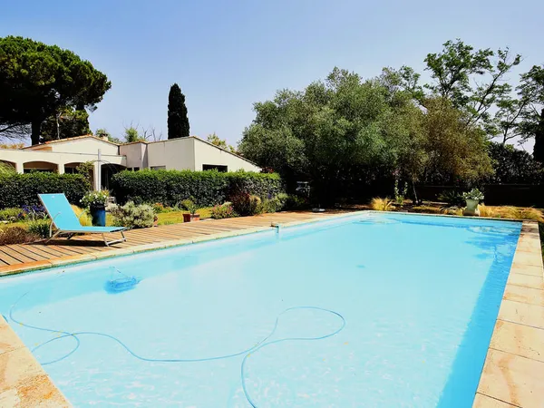NOUVEAU, IDÉAL POUR CHEVAUX, PARC 1,1 HA, SUPERBE MAS PLEIN PIED, DE 250 M2 , PISCINE 12/6, 