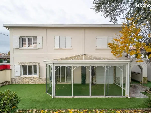 Maison 10 pièces 220 m² 