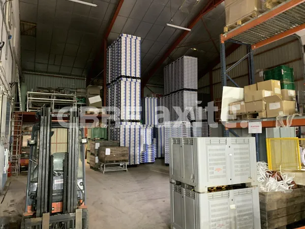 Local industriel 400 m² 