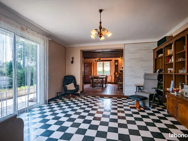 Maison- 5 chambres- 1 bureau - 166 m2 