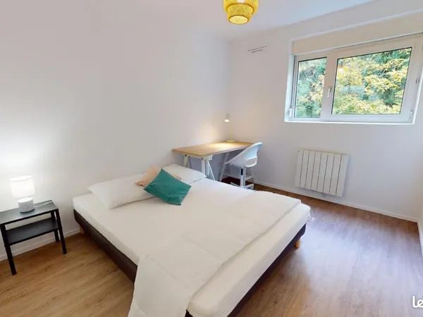 Chambre 5 pièces 80 m² 