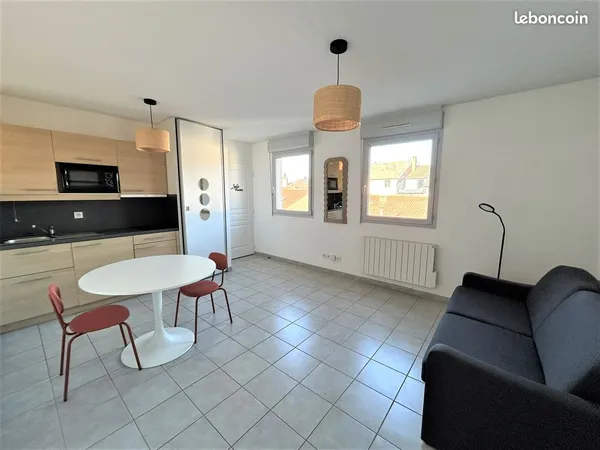 Studio meublé et lumineux excellent état 