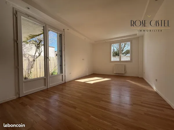 Studio 1 pièce 27 m² 