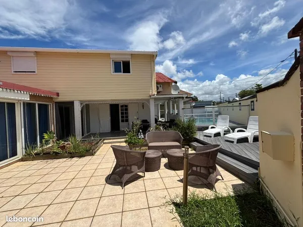 A vendre 2 maisons sur 440 m2 de terrain 
