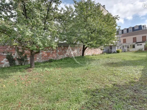 Local 138 m² BRY SUR MARNE 