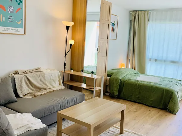 Vends studio refait à neuf au phare de Biarritz 