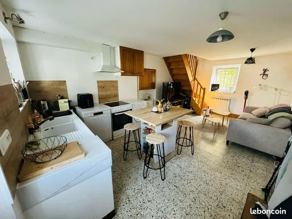 Jolie maison en duplex, très calme, refaite en 2020, loyer seul 740 