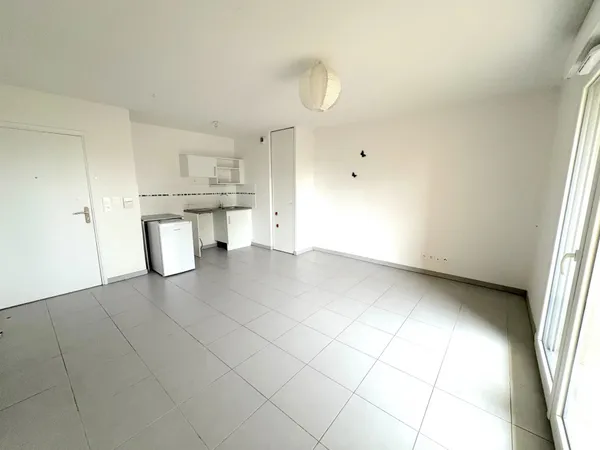 LA SALVETAT ST GILLES - Appart T2 avec balcon et parking 