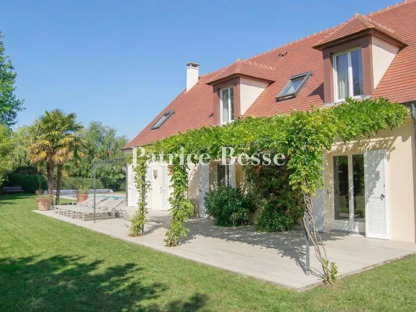Maison 10 pièces 256 m² 