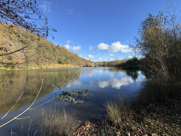 Propriété de 9,34 ha avec deux lacs 