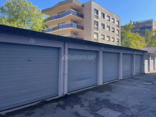 Grenoble/Libération Garage Box 15 m² sécurisé de plain-pied 