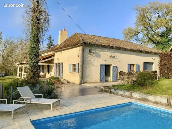 Propriété 8 pièces 203 m² 