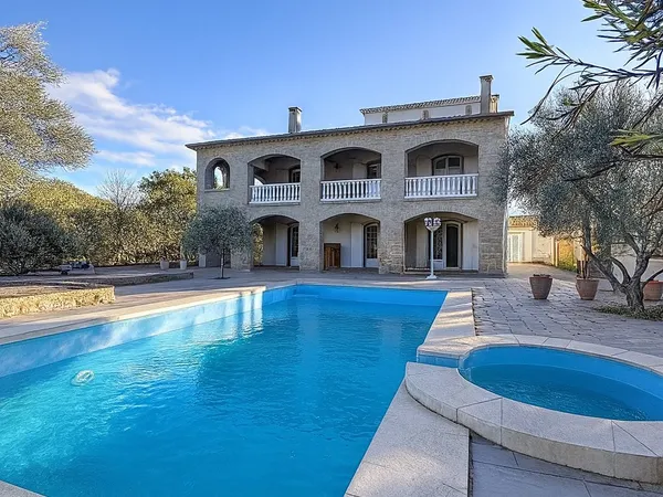 Maison 390m2 - Gros potentiel - Piscine - Terrain 1663m2 - S 